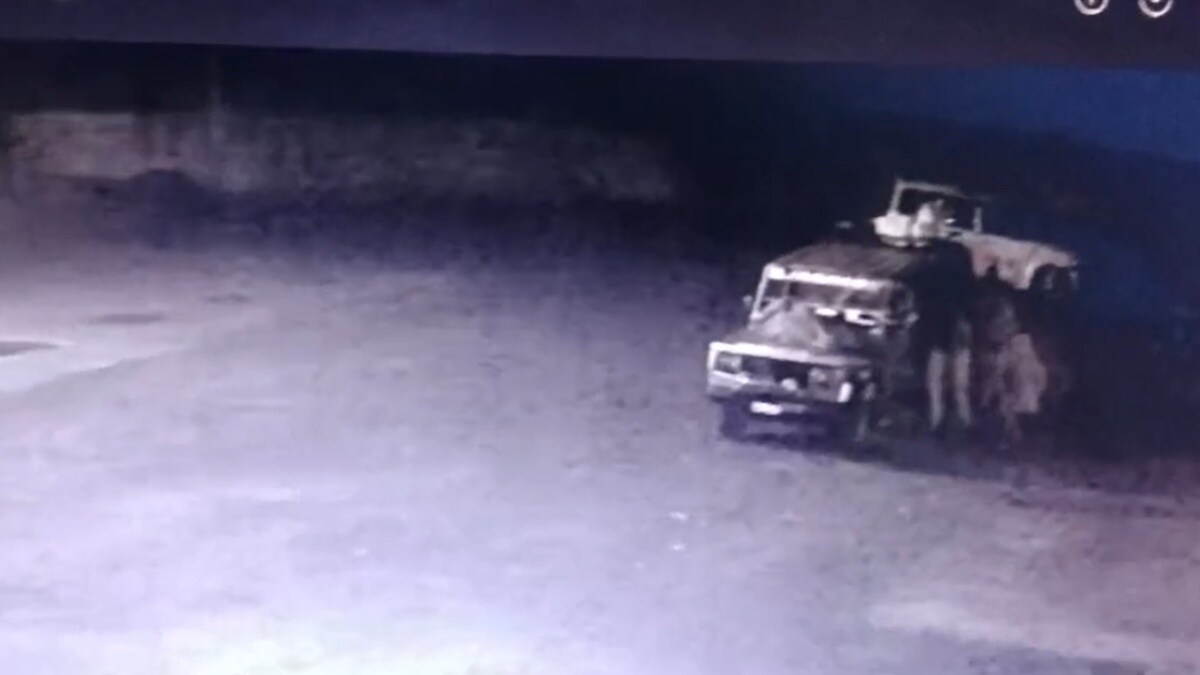pilgrims beaten and robbed of 1 5 lakh at petrol pump