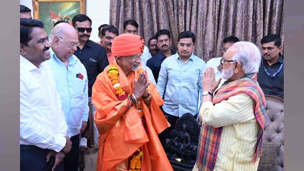nashik, shantigiri maharaj, nashik lok sabha seat, shantigiri maharaj meet chhagan Bhujbal, shantigiri maharaj respond cm Eknath shinde, lok saha 2024, nashik news, marathi news,