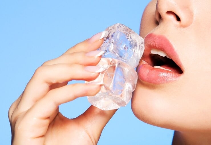 skin-care-tips-ice-on-face-effect