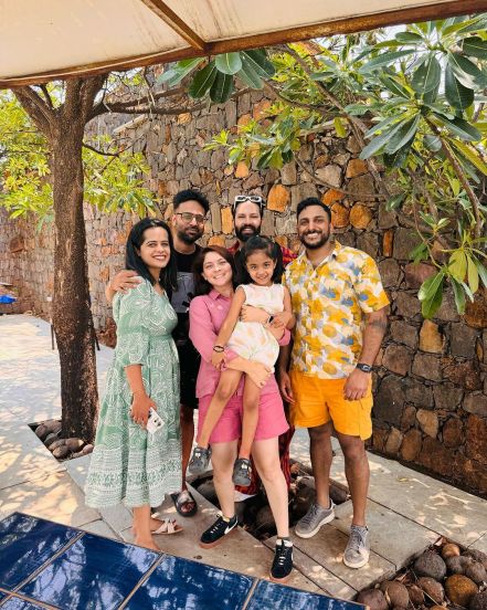 sonalee-kulkarni-family-trip 