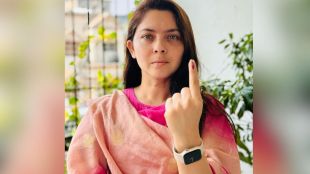 Actress Sonali Kulkarni exercised her right to vote in nigadi
