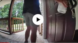 जरा सांभाळून! दरवाज्याचे हँडल पकडताच सापाने केला हल्ला, थरकाप उडवणारा व्हिडीओ व्हायरल