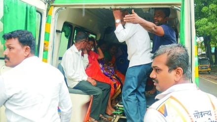 Bees attacked on women who had gone for vatpaurnima in Nive village of Poladpur taluka