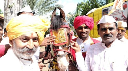 Departure of horses from Dnyaneshwar Maharaj Palkhi ceremony from Ankali