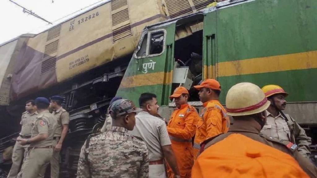 Kanchenjunga Express- Goods Train Accident West Bengal Updates in Marathi