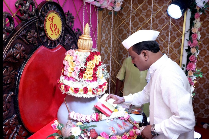 Lalbaugcha Raja Ganesh Muhurat Puja