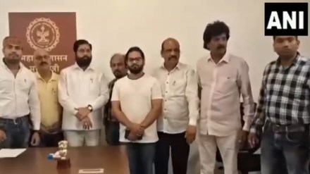 eknath shinde met with pune car accident victims family