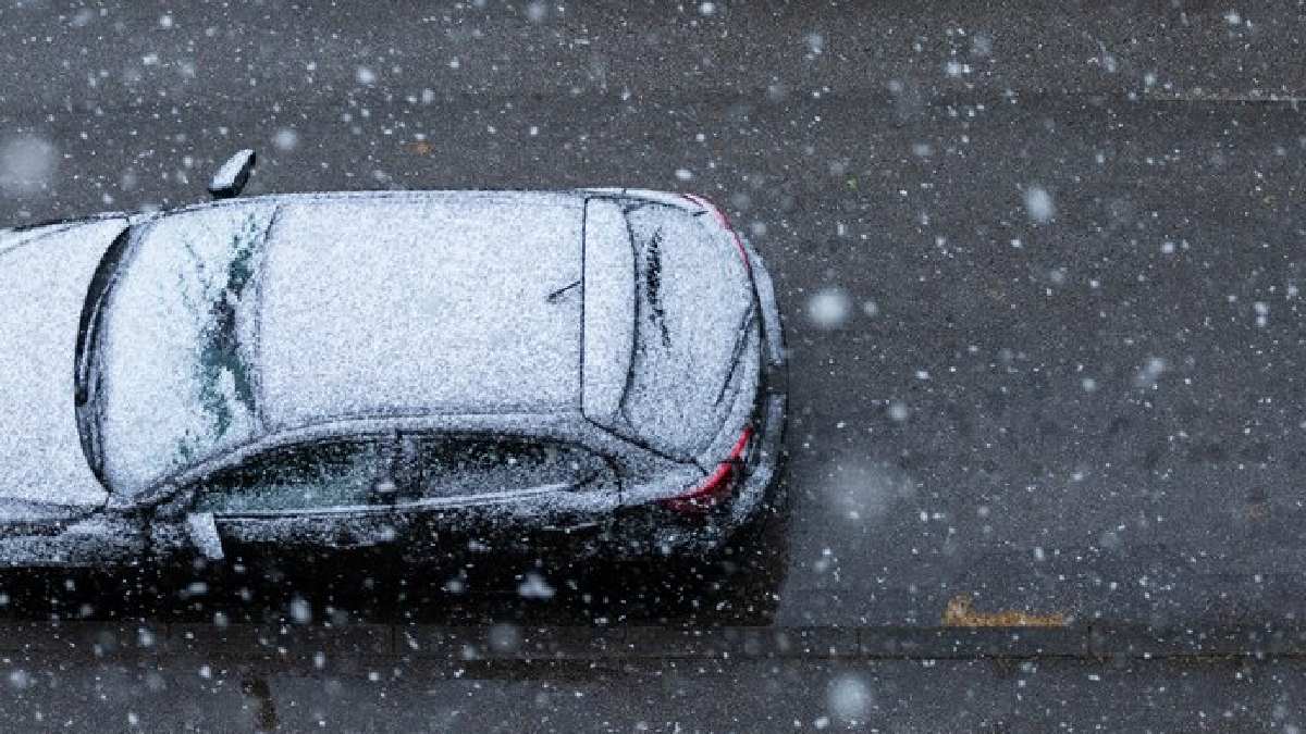 special care of the shine and color of the car during rainy season