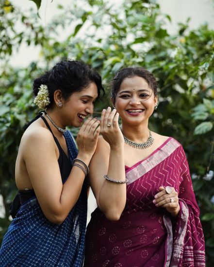 Maharashtrachi Hasyajatra fame Priyadarshini Indalkar shared bold photo on blue short dress on social media