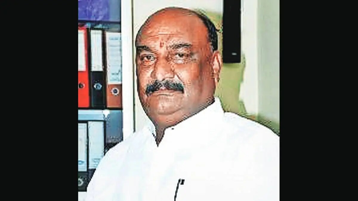 Despite being elected to the Lok Sabha Sandipan Bhumre remained as a minister