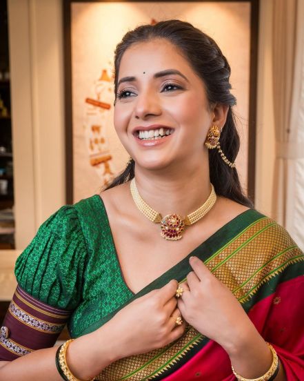 Sayali Sanjeev Pink Paithani Saree