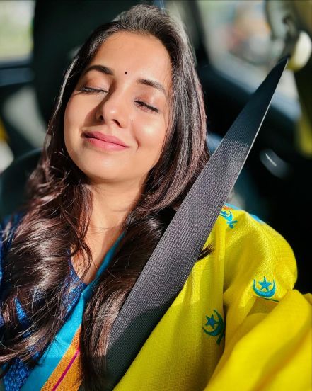 Sayali Sanjeev Yellow Khun Paithani