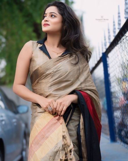 Shivali Parab Golden Saree Look