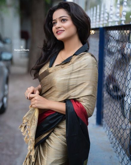 Shivali Parab Golden Saree Look