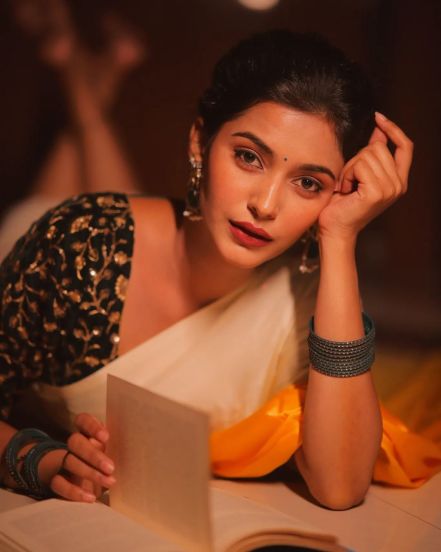Shivani Mundhekar White Saree