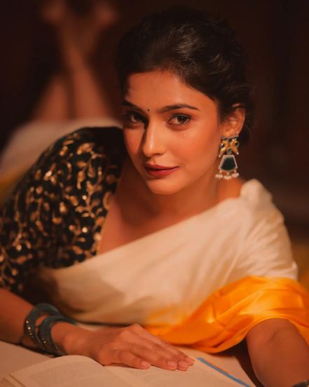 Shivani Mundhekar White Saree