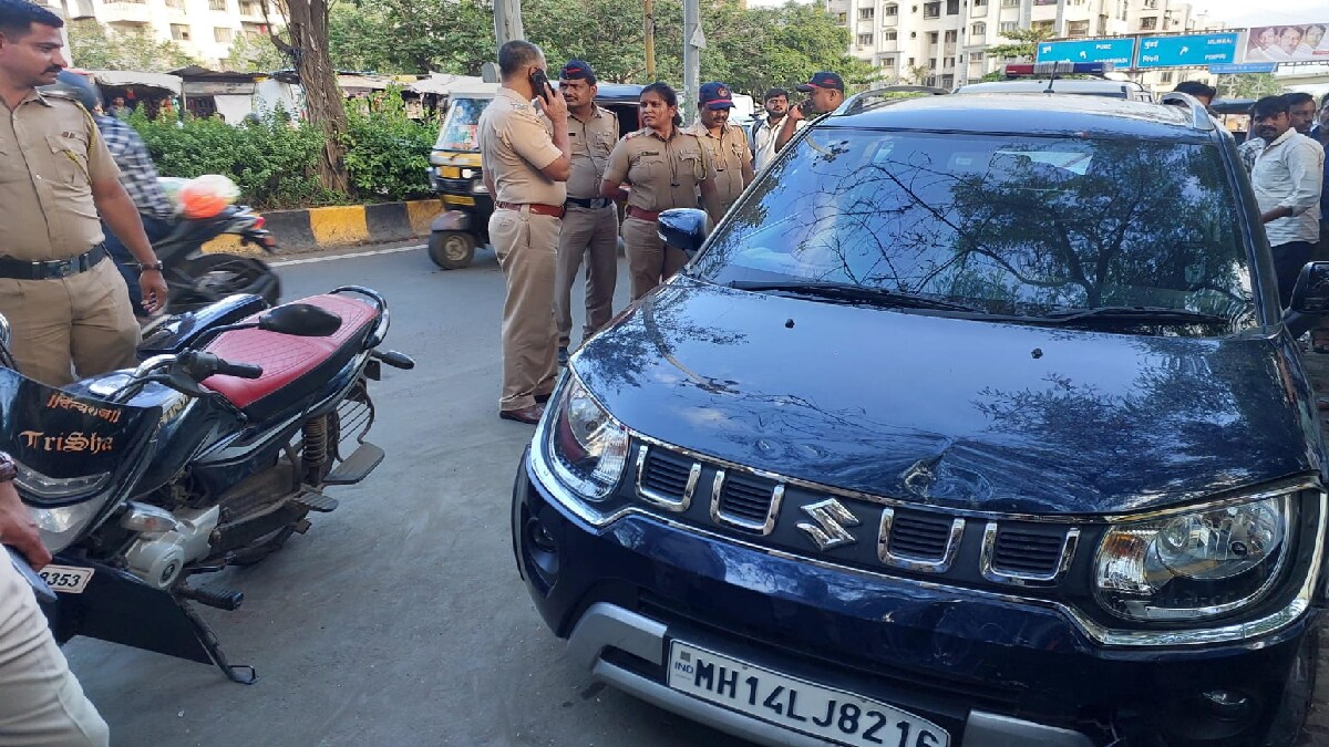 Pimpri Doctor four wheeler rickshaw collides with two wheeler Three people were injured