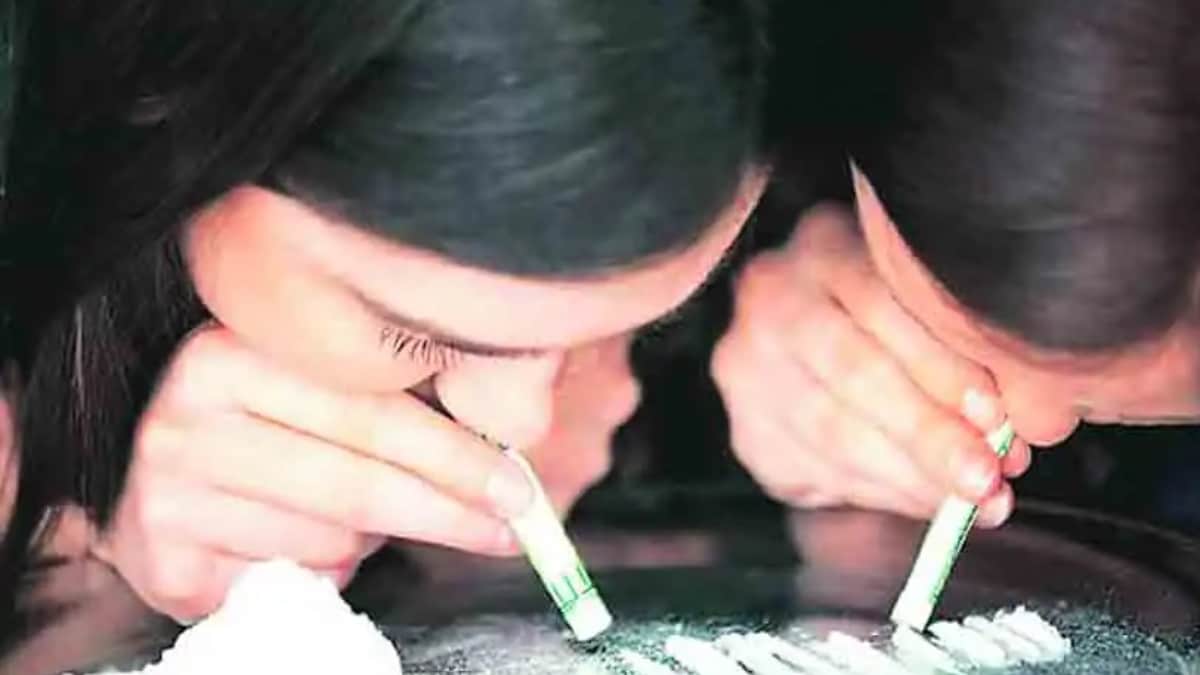 youth of thane addicted to drugs school students soft target for drug peddlers