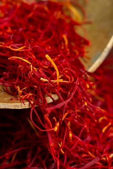 health-benefits-of-kesar-saffron-in-marathi