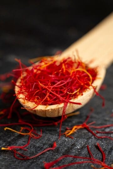 health-benefits-of-kesar-saffron-in-marathi