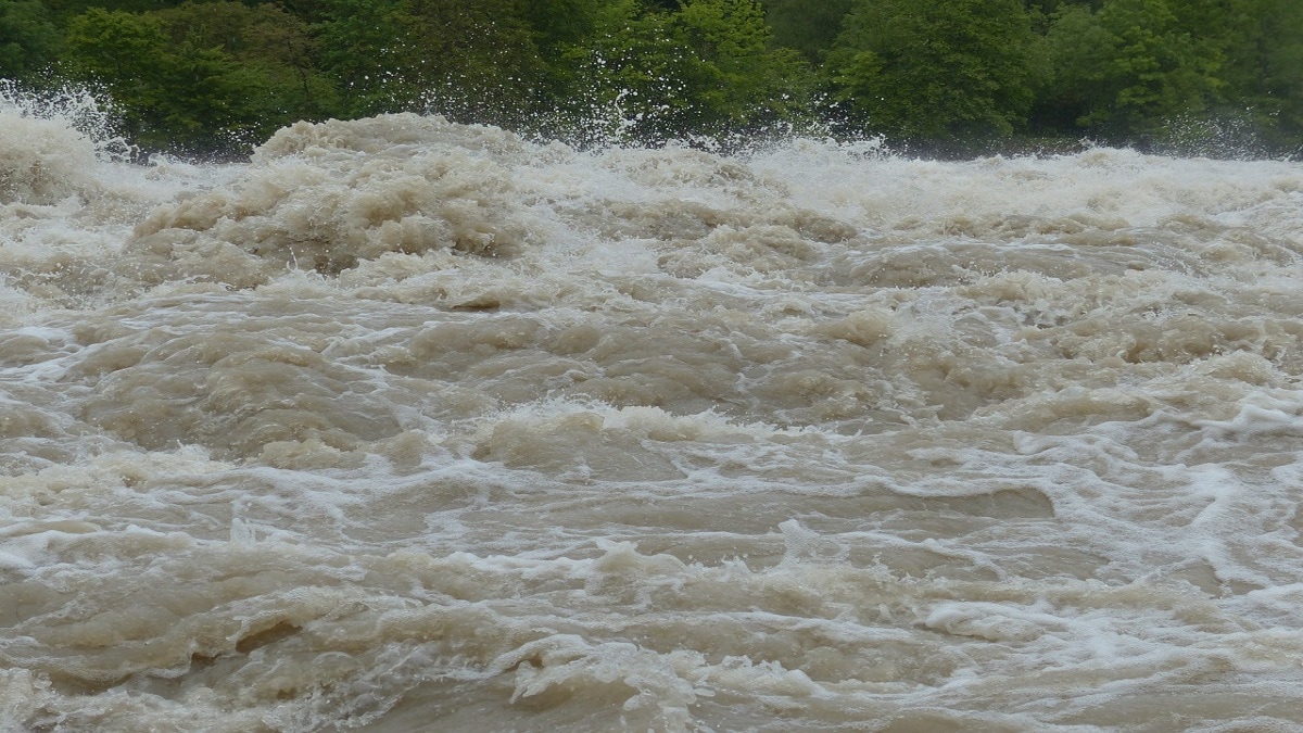 Flood threat, Uran,