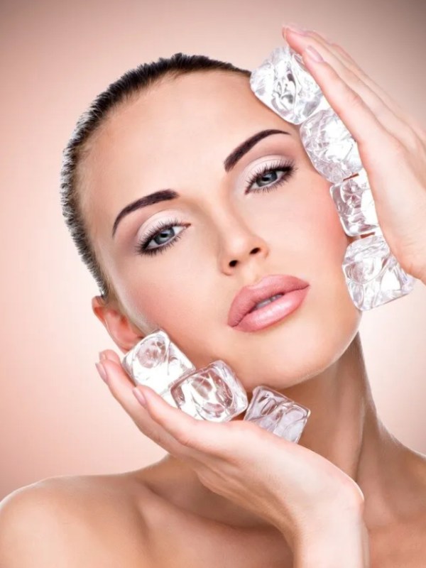 ice-on-face-skincare-benefits