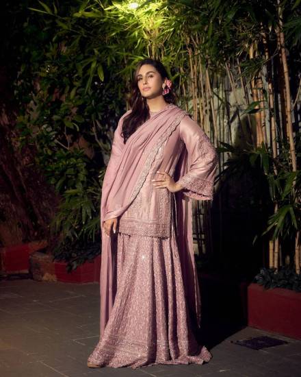 Huma Qureshi's traditional outfit