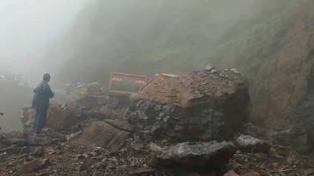 landslide in Anuskura Ghat, Kolhapur Konkan vehicular traffic disturbed