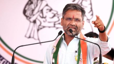 VIDEO : "पवार इज पॉवर", निलेश लंकेंनी इंग्रजीतून भाषण सुरू करताच उपस्थितांकडून दाद, सुजय विखेंना प्रत्युत्तर? | Nilesh Lanke slams Sujay Vikhe-Patil with english phrase ...