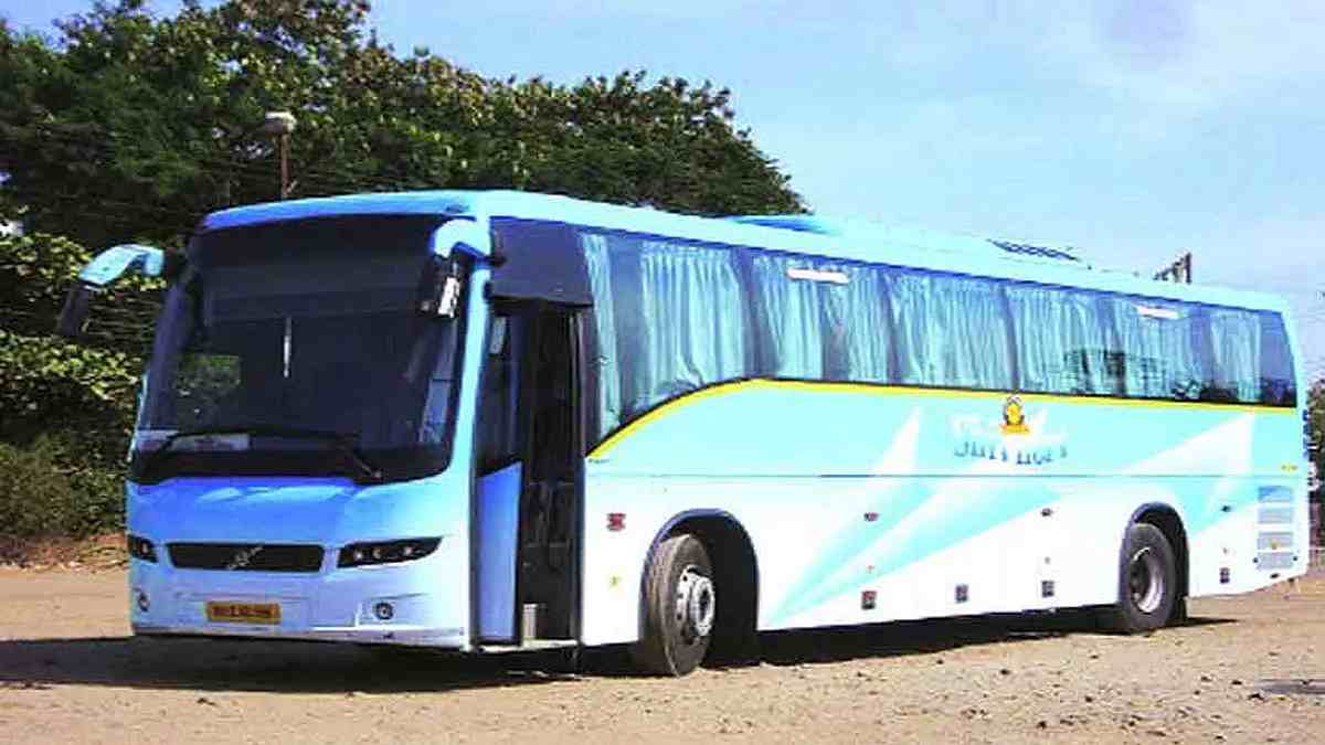 shivneri bus driver hit the car in pune