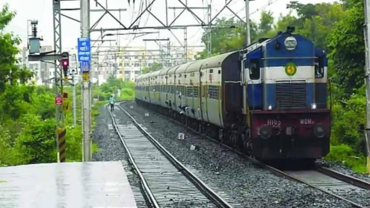Electric engine instead of diesel in Rajya Rani Devagiri and Hingoli Janshatabdi