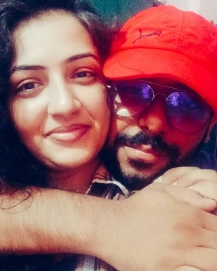 vada-pav-girl-chandrika-dixit-husband