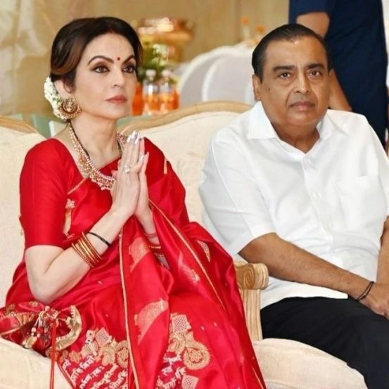 Mukesh Ambani and Nita Ambani organised mass wedding of the underprivileged being A newly married couple reaction