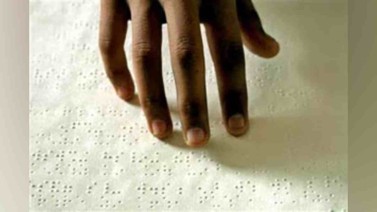 Nashik, National Association for the Blind, NAB, blind students, education, Braille script, competitive exams, university studies, Braille printer, Kibo device, 27 languages, Marathi, Hindi, English, Malayalam, Bengali, Punjabi, Gujarati, free educational resources,