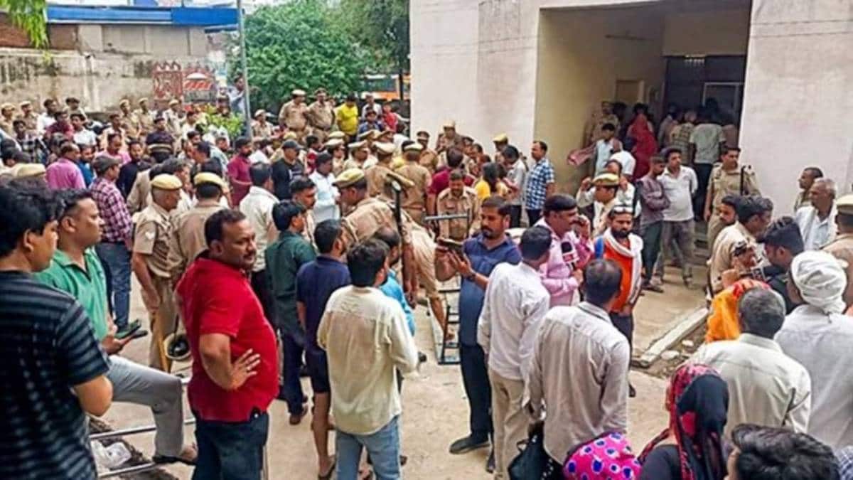 UP Hathras Stampede News in Marathi