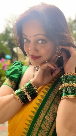 Manasi Naik marathi look