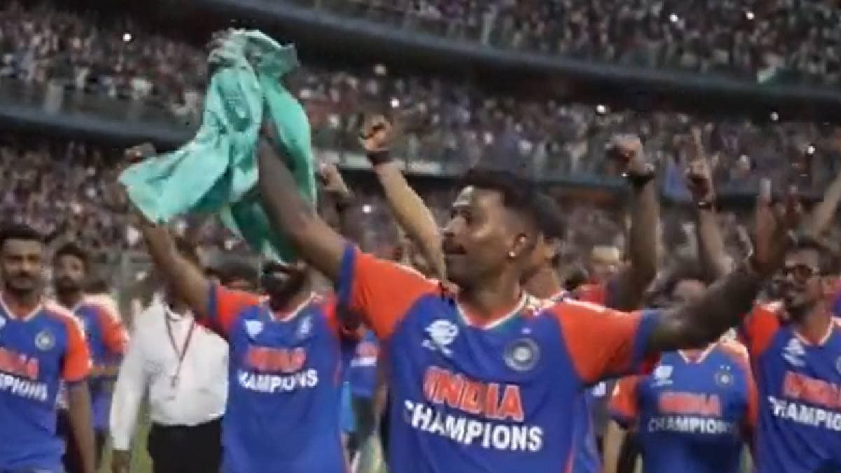 Hardik Pandya Grabbed Fans Tshirt Jasprit Bumrah Reaction Video