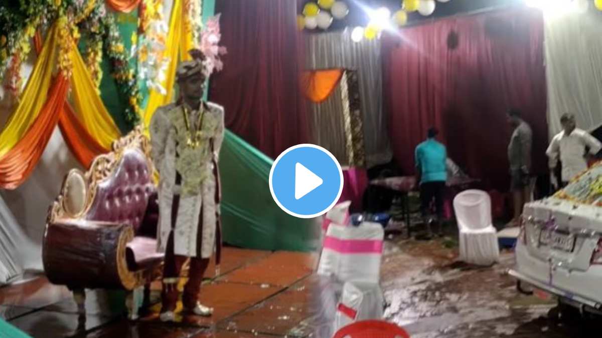 Heavy rain fell in the wedding hall