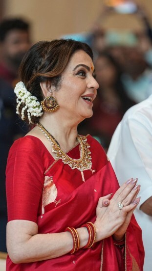 ambani family mass wedding nita ambani red saree viral 
