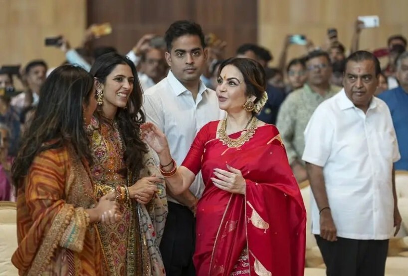 ambani family mass wedding nita ambani red saree viral 
