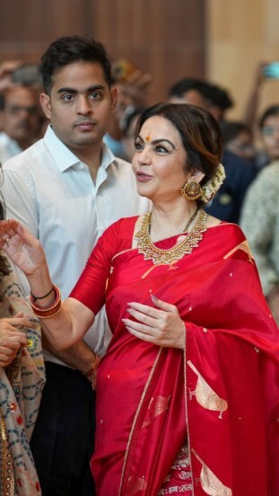 ambani family mass wedding nita ambani red saree viral