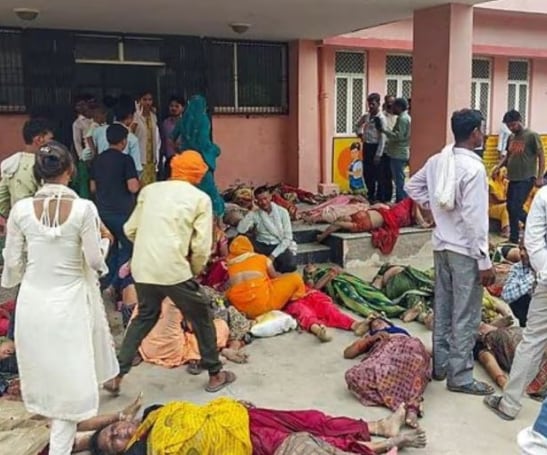UP Hathras Stampede News in Marathi