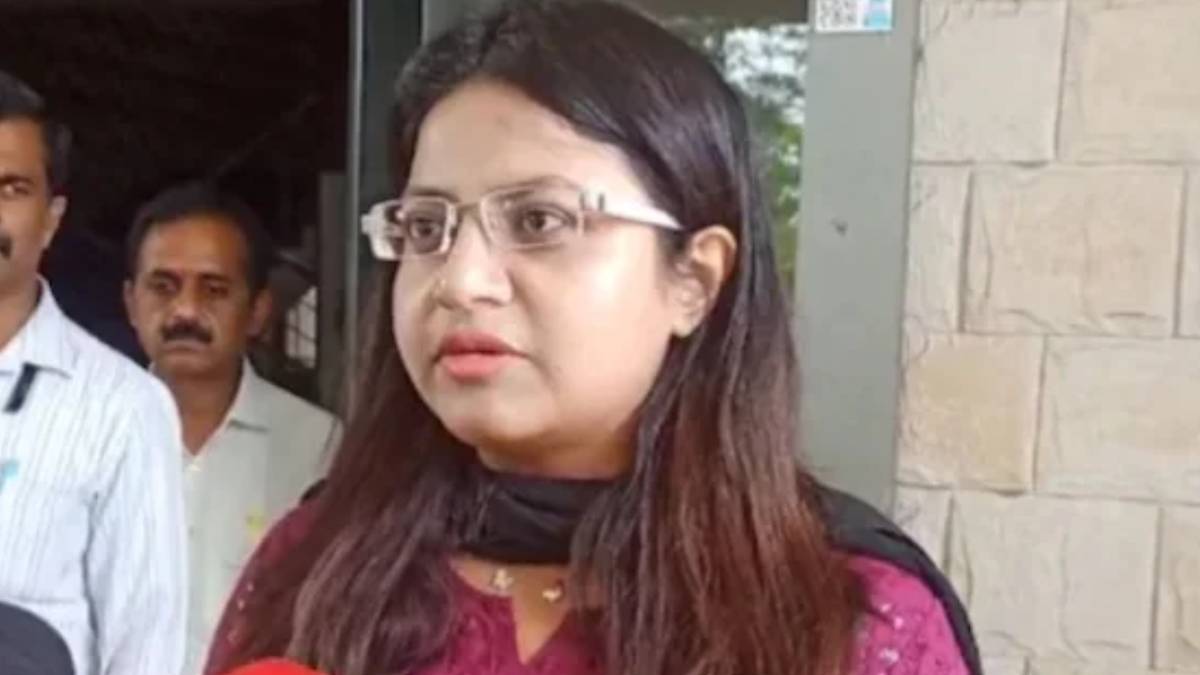 Trainee IAS Pooja Khedkar