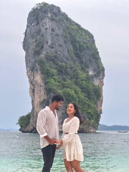 Tula Shikvin Changlach Dhada Honeymoon