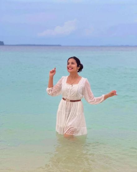 Tula Shikvin Changlach Dhada Honeymoon