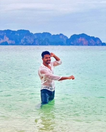 Tula Shikvin Changlach Dhada Honeymoon