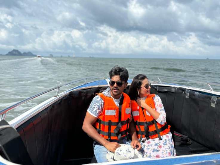 Tula Shikvin Changlach Dhada Honeymoon
