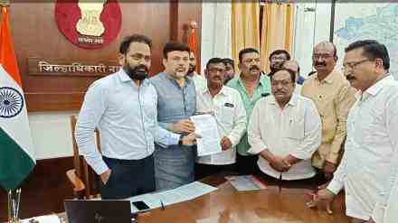 Nagpur, Ashish Deshmukh, BJP, Sunil Kedar, Dilip Walse Patil, Nagpur Cooperative Bank Scam, Mahayuti, hearing postponed, farmers' money, indefinite hunger strike, mahayuti tension, nagpur news