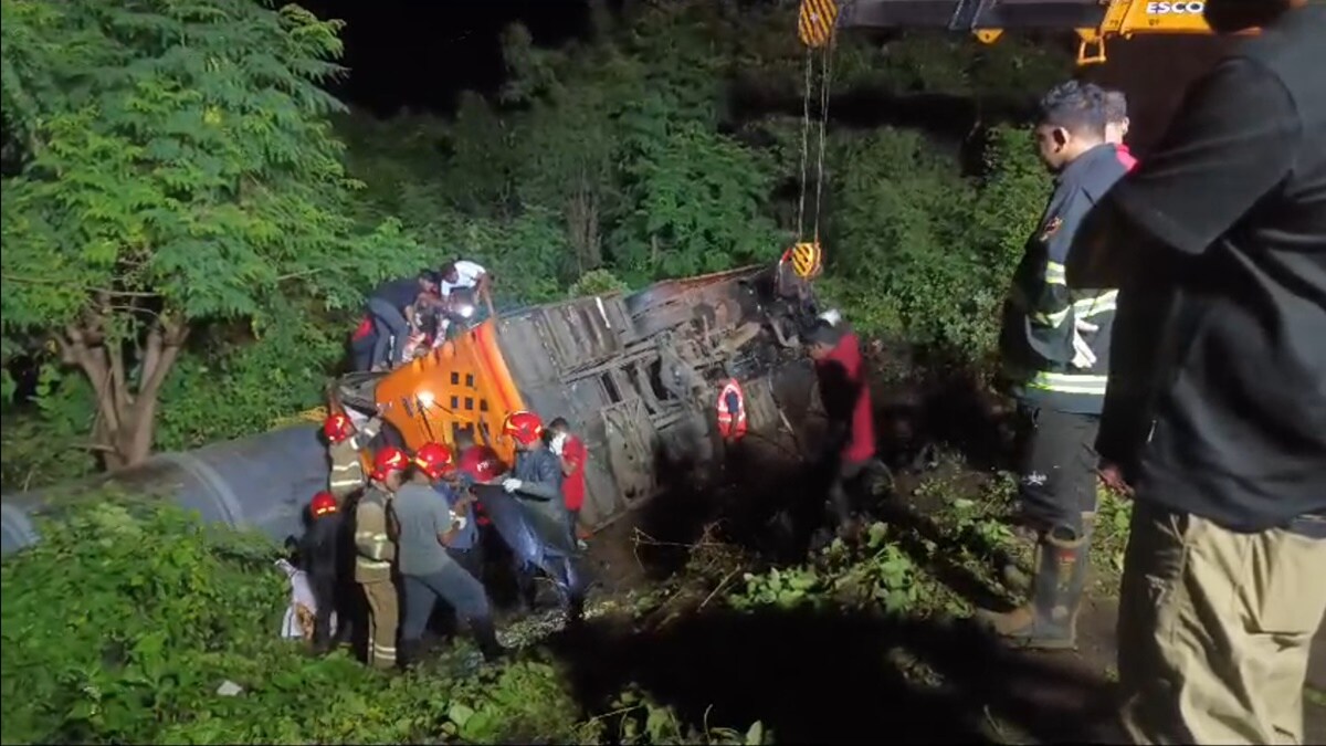 Mumbai pune expressway accident marathi news