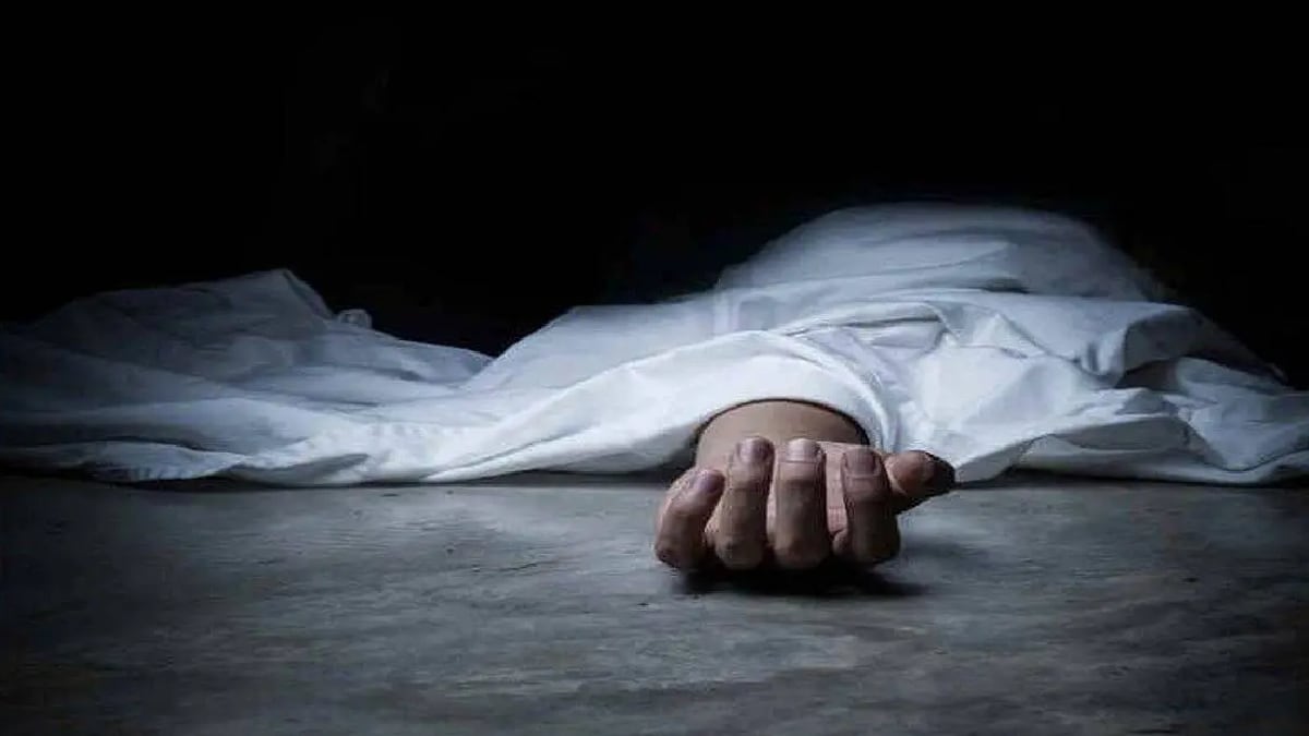 Pointman Suraj Seth dies while connecting engine to Kornak Express at CSMT railway station of Central Railway Mumbai